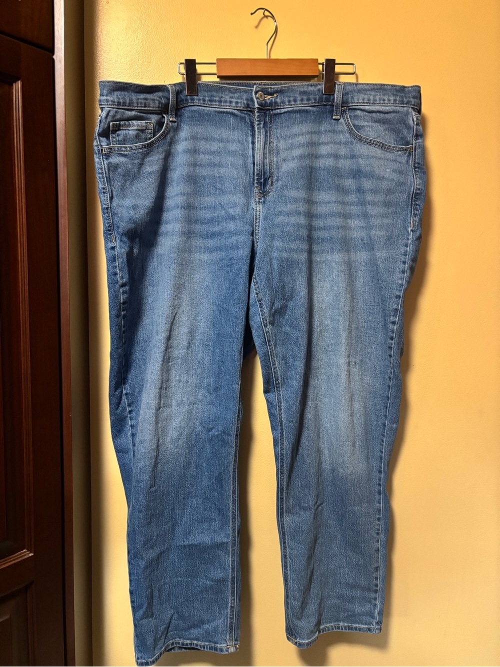 Old Navy Light Wash Straight-Leg Women's Jeans